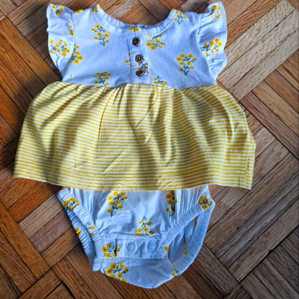 Carter's Yellow and white onesie size 3mths